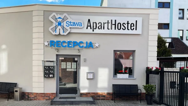 Stawa ApartHostel — oznakowanie recepcji