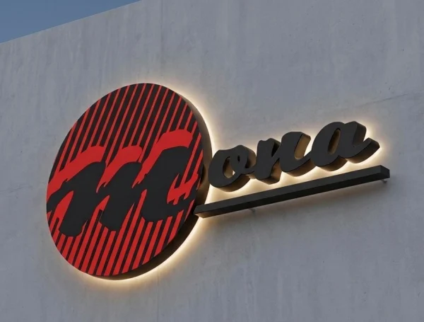 Mona — logo z efektem ECHO