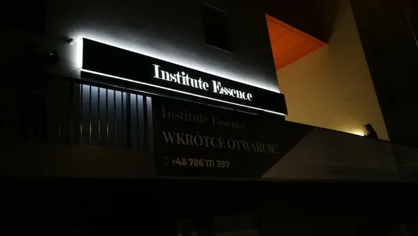 Institute Essence — kasetony narożne