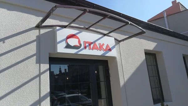 ITAKA — kaseton nad wejściem