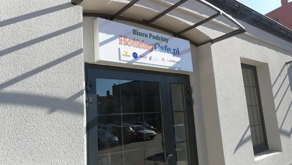 HolidayCafe.pl — kaseton biura podróży