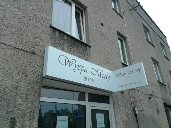 Wyspa Mody — kaseton i szyld boczny