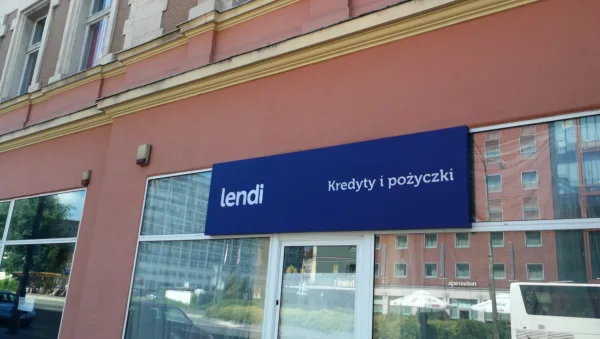 Lendi — kaseton nad wejściem
