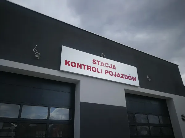 Stacja kontroli pojazdów — kaseton nad bramami