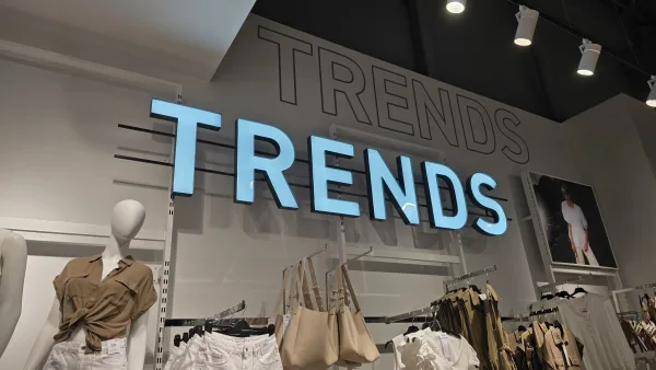 TRENDS — litery podświetlane we wnętrzu