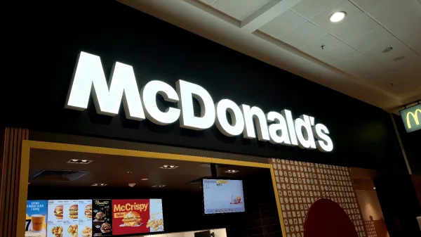 McDonald’s — litery podświetlane