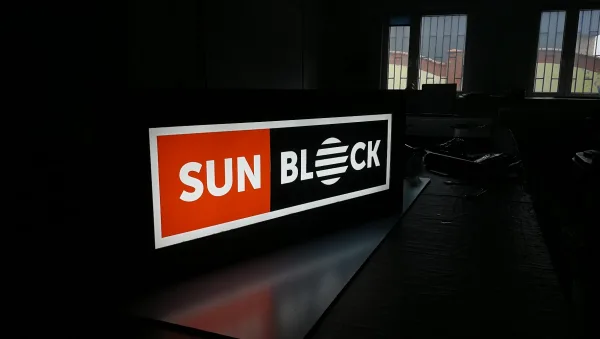 SUN BLOCK — podświetlane oznakowanie