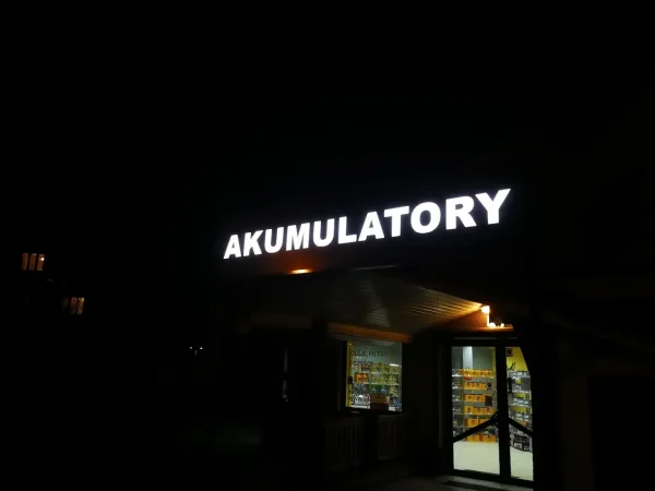 Akumulatory — podświetlany napis