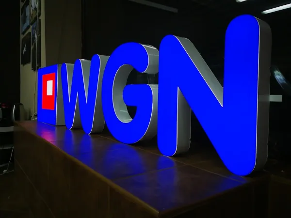WGN — niebieskie litery LED